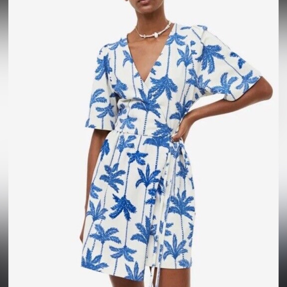 H&M Blue and White Palm Tree Print Dress size L, like new, tropical
